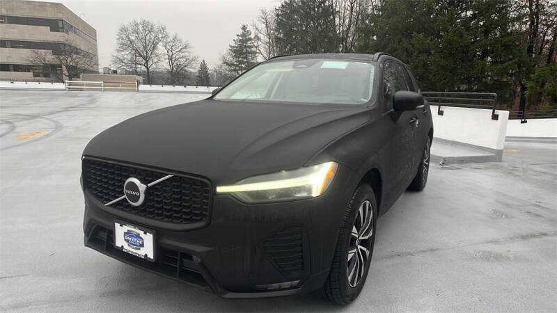 2025 Volvo XC60 B5 Core Dark Theme