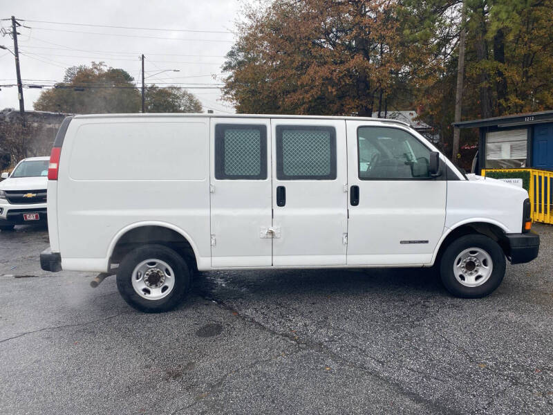 2003 GMC Savana null photo 8