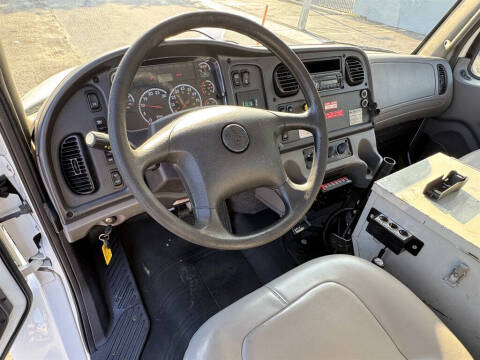 2015 Freightliner M2 106