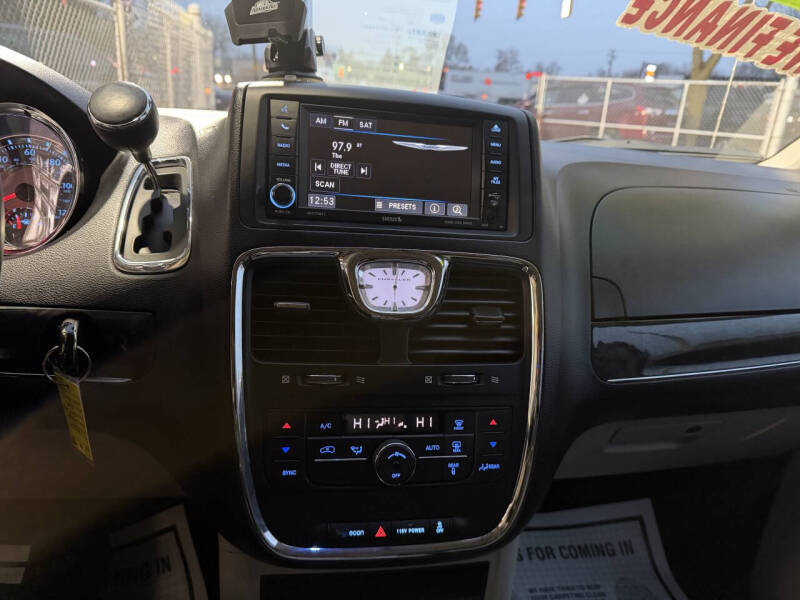 2016 Chrysler Town and Country Touring