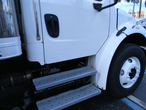 2015 Freightliner M2 106