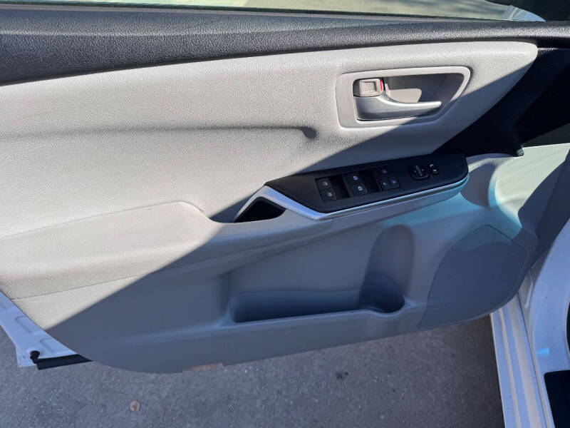 2016 Toyota Camry SE