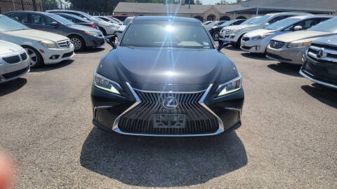 2019 Lexus ES 300h