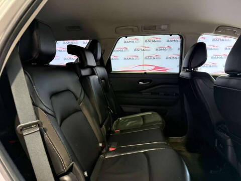 2025 Nissan Pathfinder SL