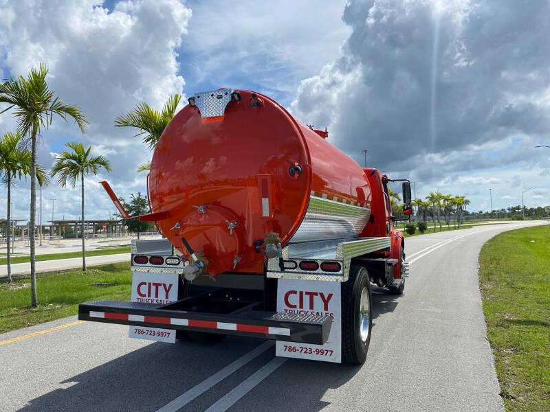 2018 Freightliner M2 106