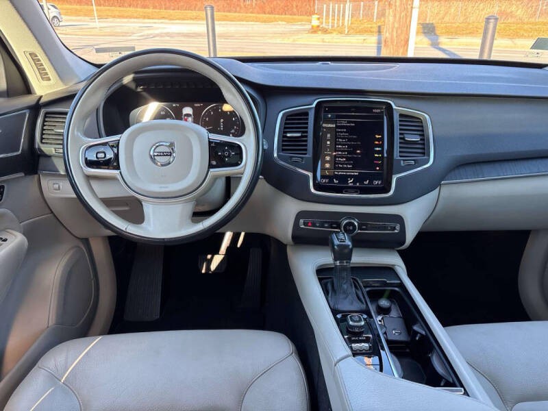 2020 Volvo XC90 T5 Momentum