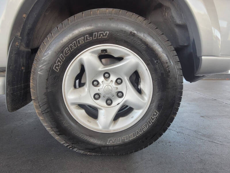 2001 Toyota Sequoia SR5