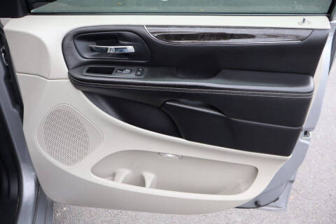 2013 Chrysler Town and Country Touring