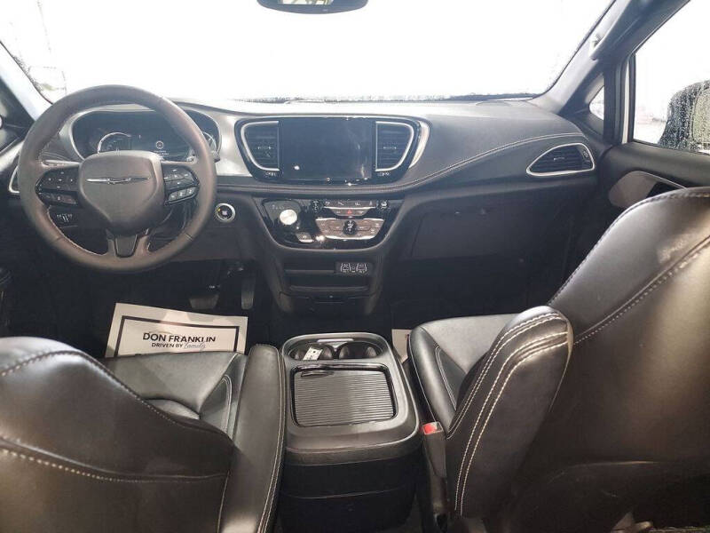 2024 Chrysler Pacifica Plug-In Hybrid Select