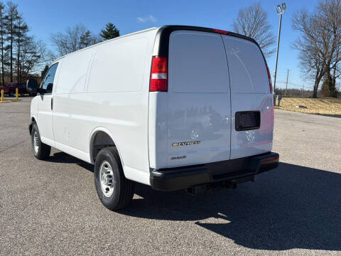 2025 Chevrolet Express 2500