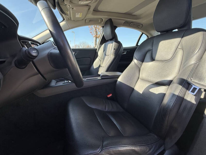 2024 Volvo S60 B5 Plus Dark Theme