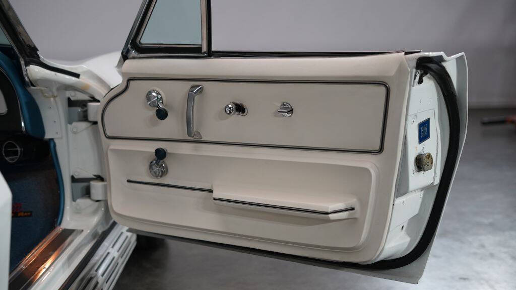 1967 Chevrolet Corvette 16