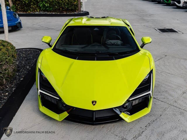 2025 Lamborghini Revuelto