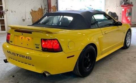 2004 Ford Mustang GT Deluxe