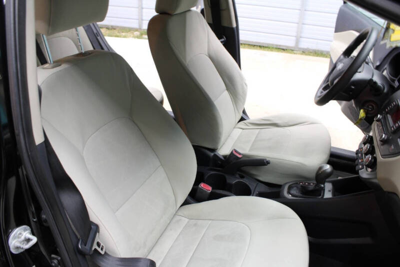 2013 Kia Rio 5-Door LX