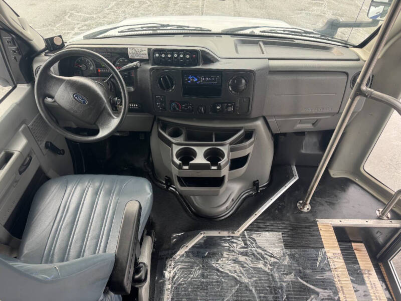 2014 Ford E-Series E-350 SD