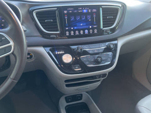 2017 Chrysler Pacifica Touring-L