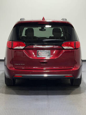 2017 Chrysler Pacifica Touring-L
