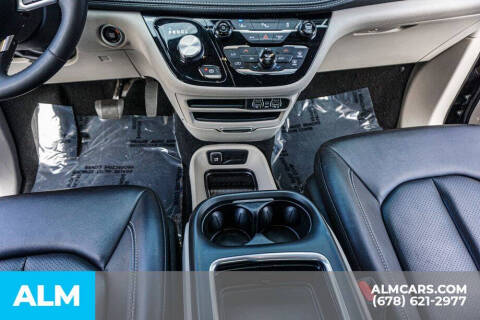 2024 Chrysler Pacifica Plug-In Hybrid Select