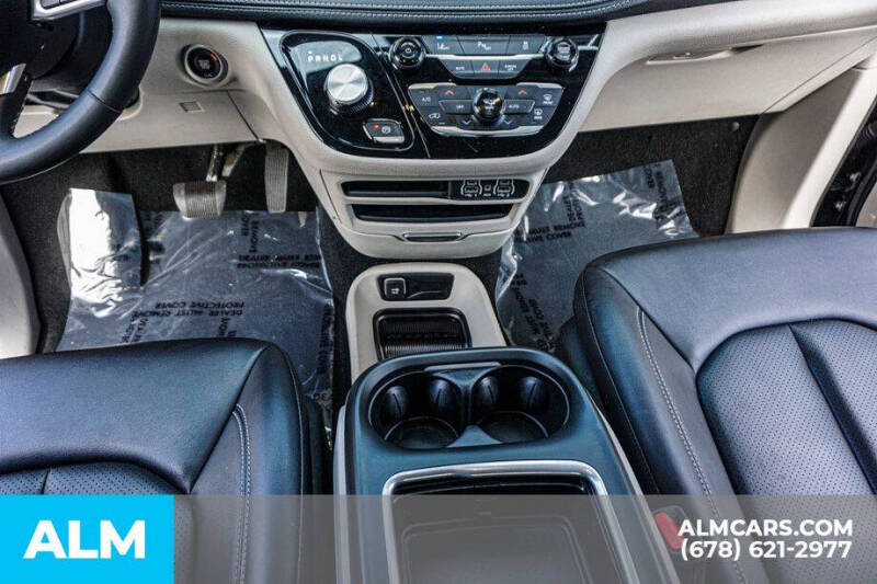 2024 Chrysler Pacifica Plug-In Hybrid Select