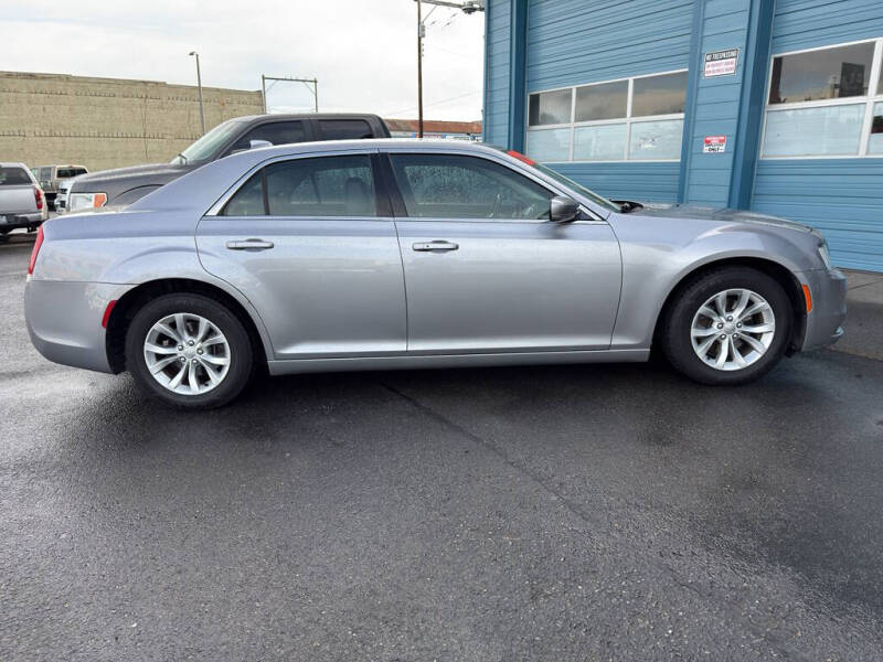 2015 Chrysler 300 Limited