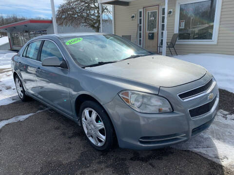 2009 Chevrolet Malibu for sale at G & G Auto Sales in Steubenville OH