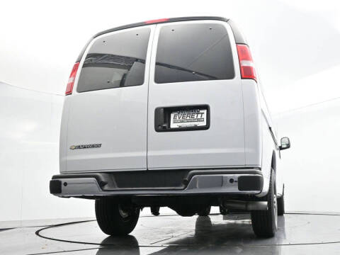 2025 Chevrolet Express LT 3500