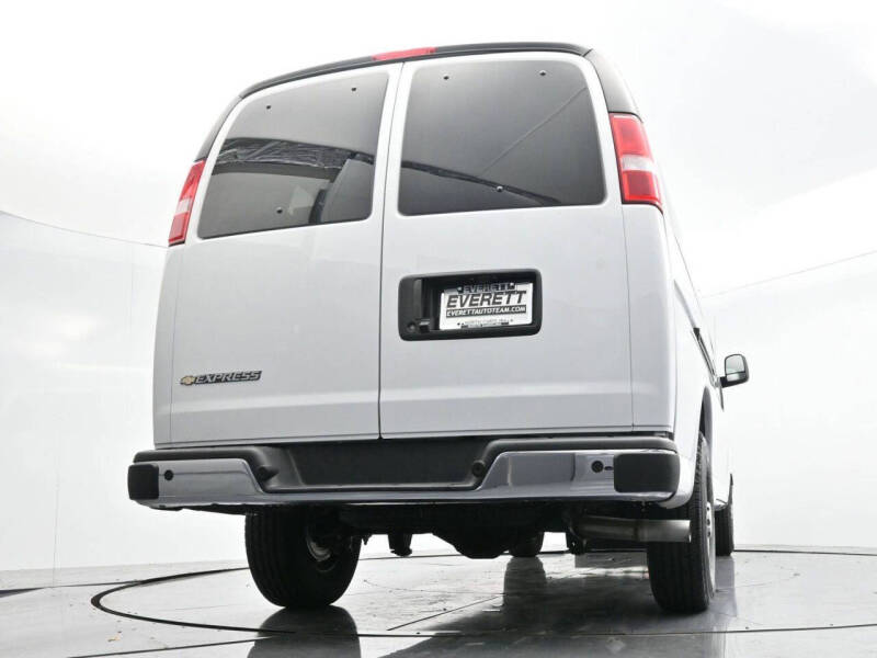 2025 Chevrolet Express LT 3500