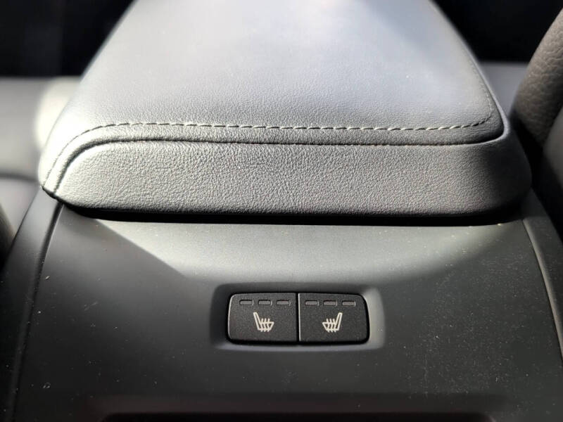 2023 Volvo XC60 B5 Plus Dark Theme