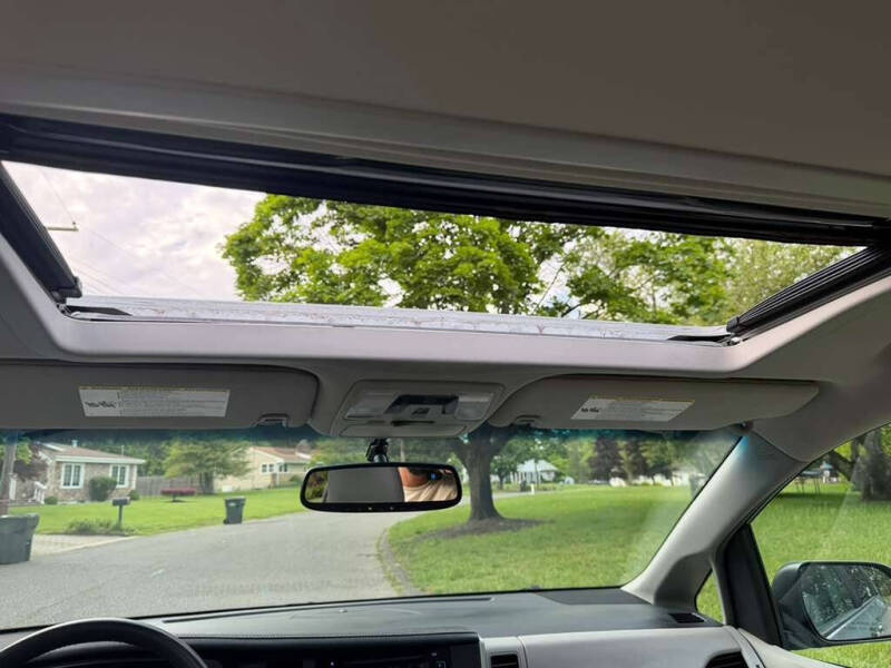 2017 Toyota Sienna XLE Premium 8-Passenger