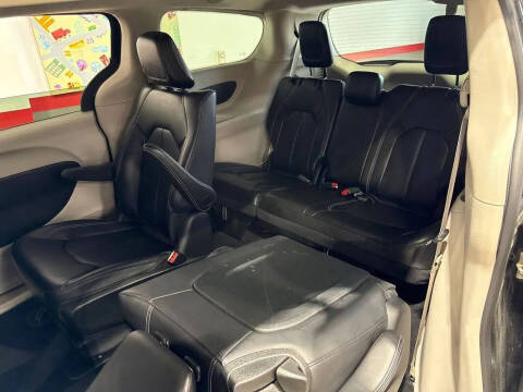 2024 Chrysler Pacifica Plug-In Hybrid Select