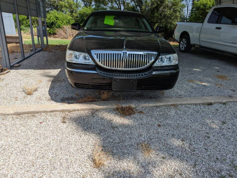 2004 Lincoln Town Car for sale at Halstead Motors LLC in Halstead KS