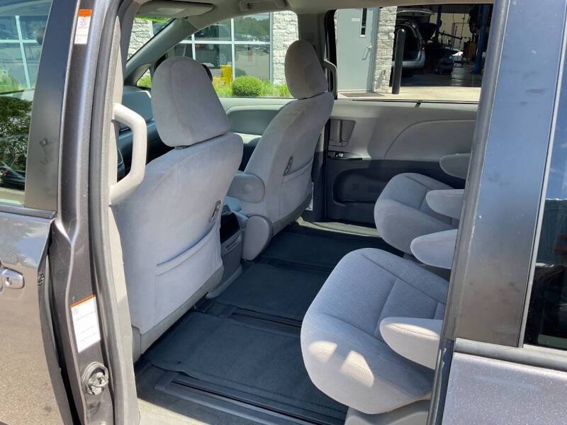 2017 Toyota Sienna LE 7-Passenger