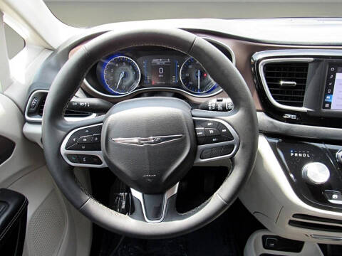 2022 Chrysler Voyager LX