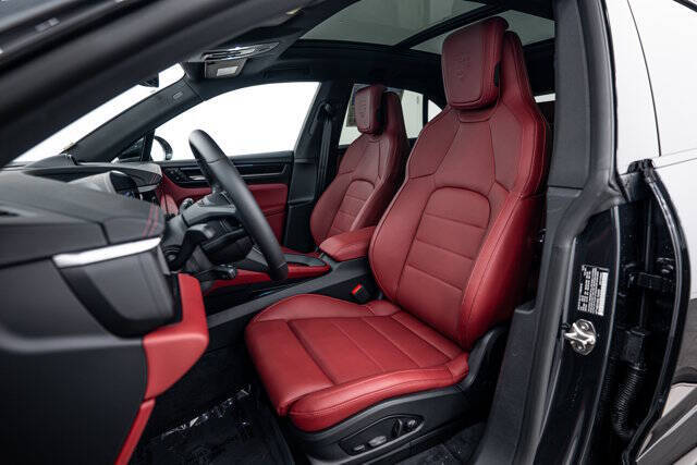 2025 Porsche Macan 4S Electric