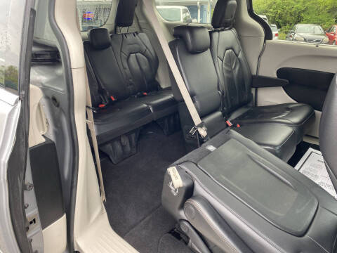 2017 Chrysler Pacifica Touring-L