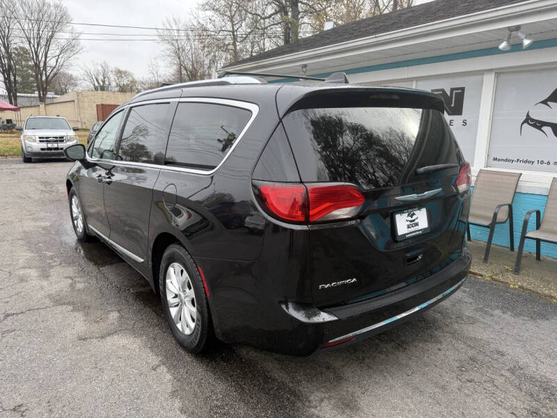 2018 Chrysler Pacifica Touring L Plus