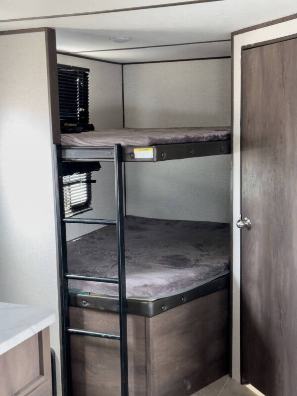 2021 Dutchmen COLEMAN 2755BH