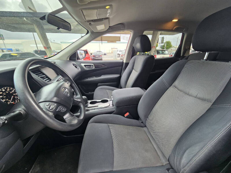 2017 Nissan Pathfinder SV