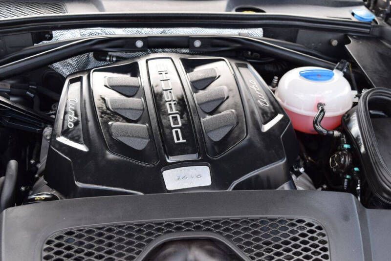 2015 Porsche Macan Turbo