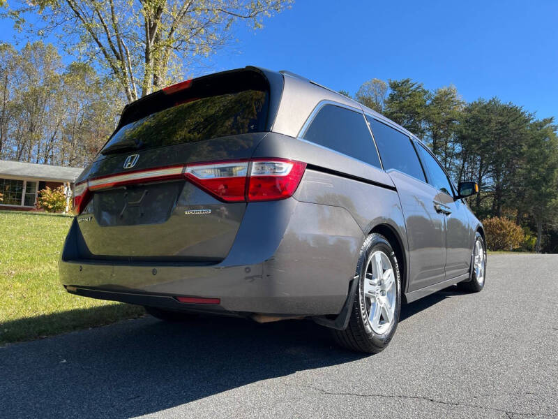 2011 Honda Odyssey Touring photo 8