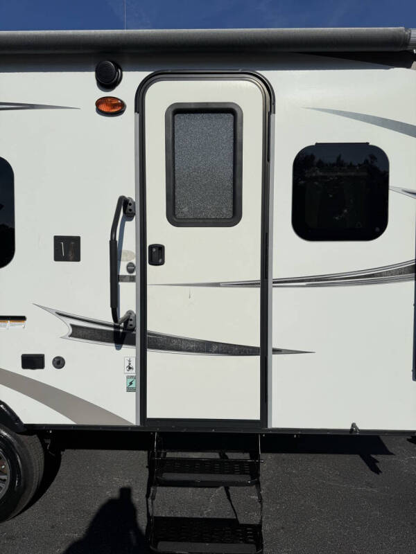 2017 FLAGSTAFF LITE 19 FD