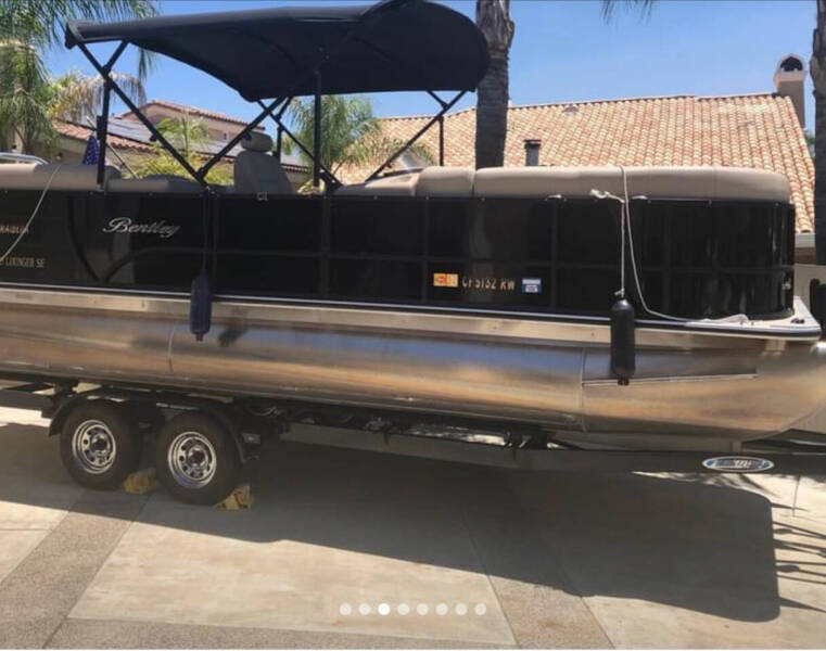 2019 Bentley 223 Lounger Tritoon