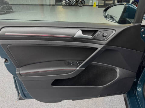 2019 Volkswagen Golf GTI S