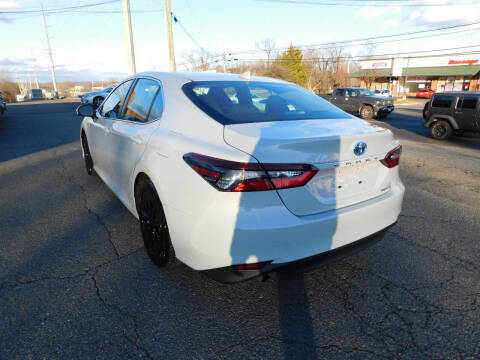 2022 Toyota Camry Hybrid LE