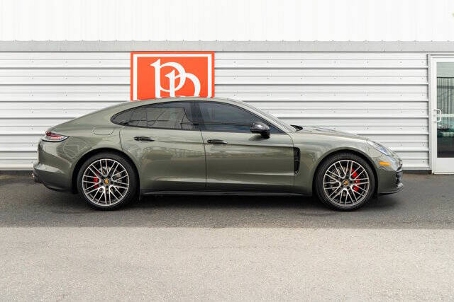 2022 Porsche Panamera 42