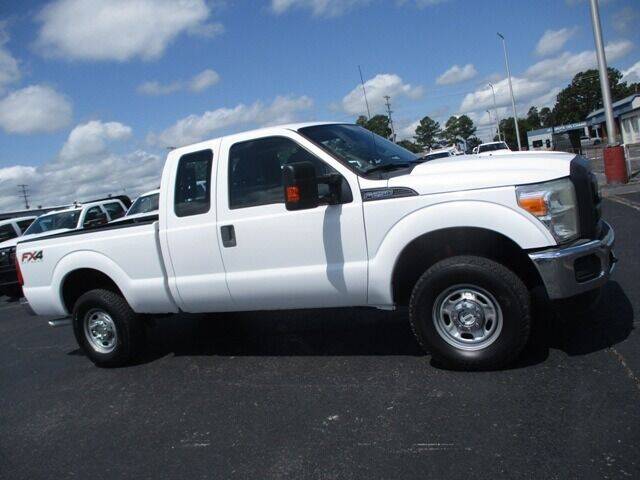 2015 Ford F-250 Super Duty for sale at GOWEN WHOLESALE AUTO in Lawrenceburg TN