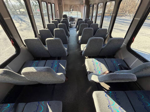 2021 Ford E-450 28 Passenger