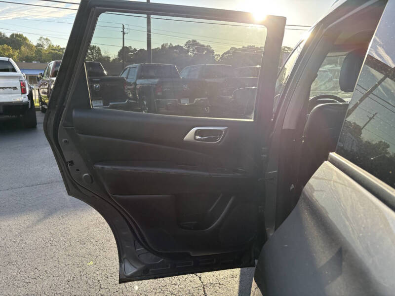 2017 Nissan Pathfinder SL