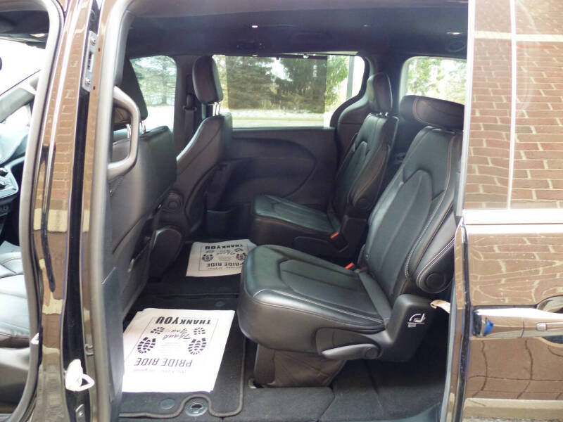2025 Chrysler Pacifica Select